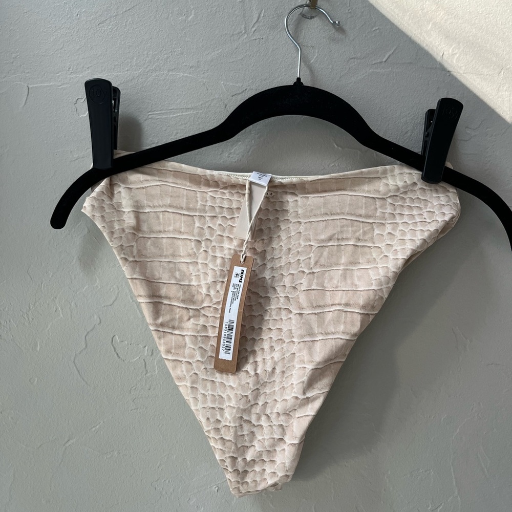 SKIMS SWIM MID WAIST BIKINI BOTTOM IN EGRET CROCODILE PRINT XS S M L